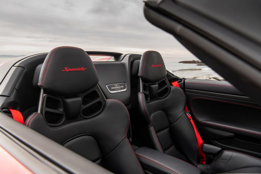 Интерьер Porsche 911 Speedster (991) 2019 года  (NA) (фото 38 из 41)